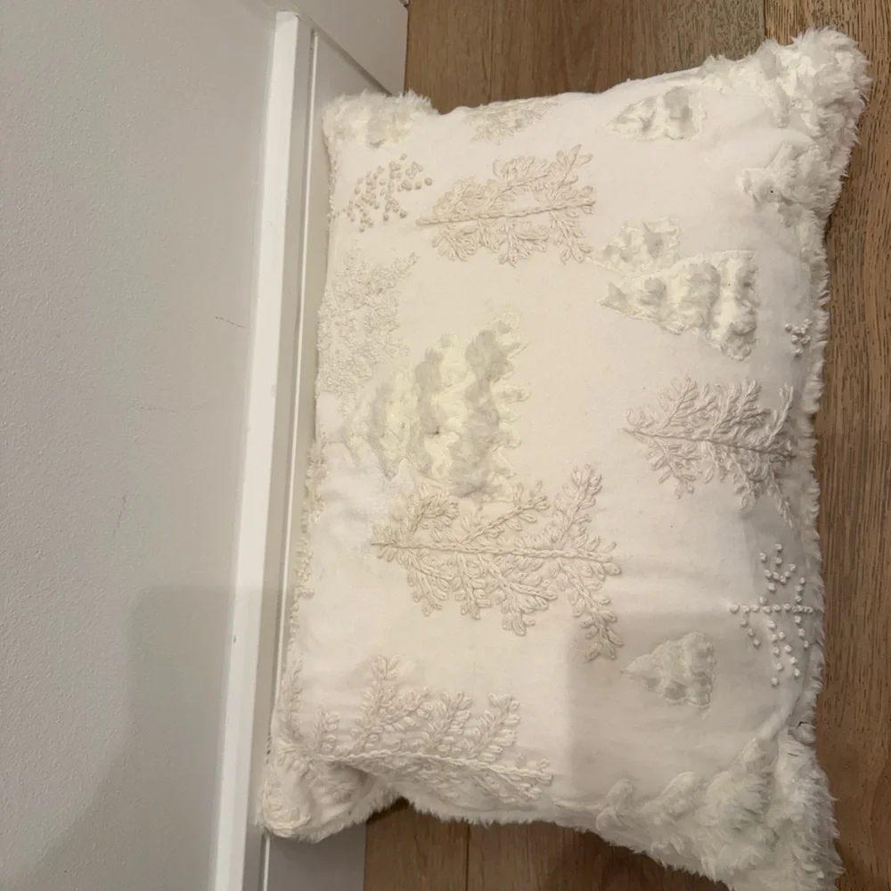 Pottery barn White winter Decorative Pillow - Picture 2 of 3
